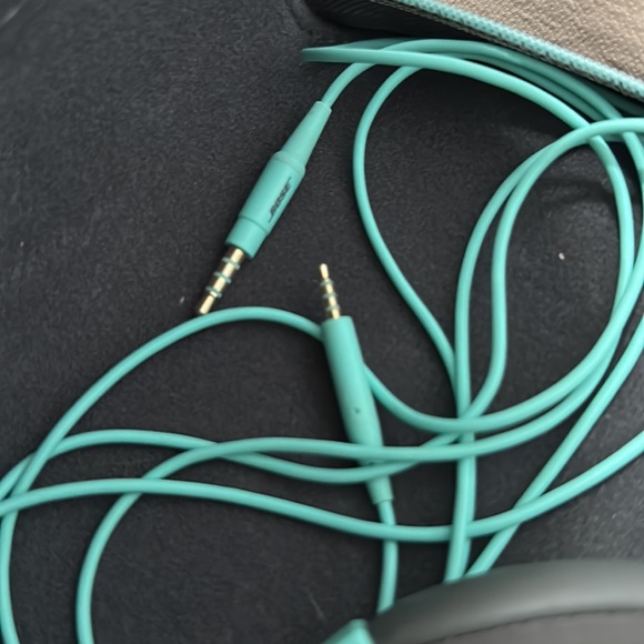 Bose headphones with headphone Jack - Picture 3 of 3